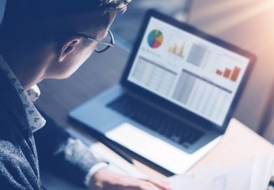 保護中: 各企業ごと業績をグラフや数値で比較して分析することができるサイト（必要交換コイン数1）